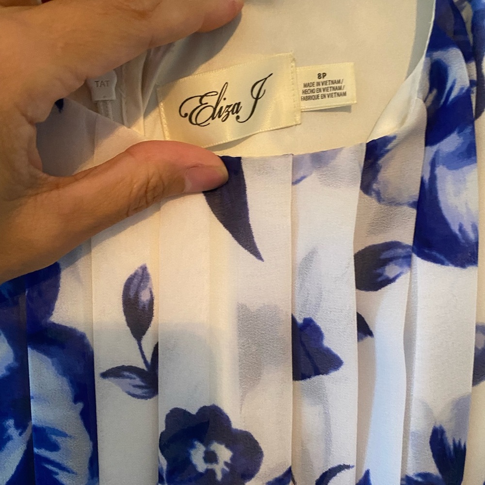 Pleated flower dress white and blue with silver belt - Picture 6 of 6